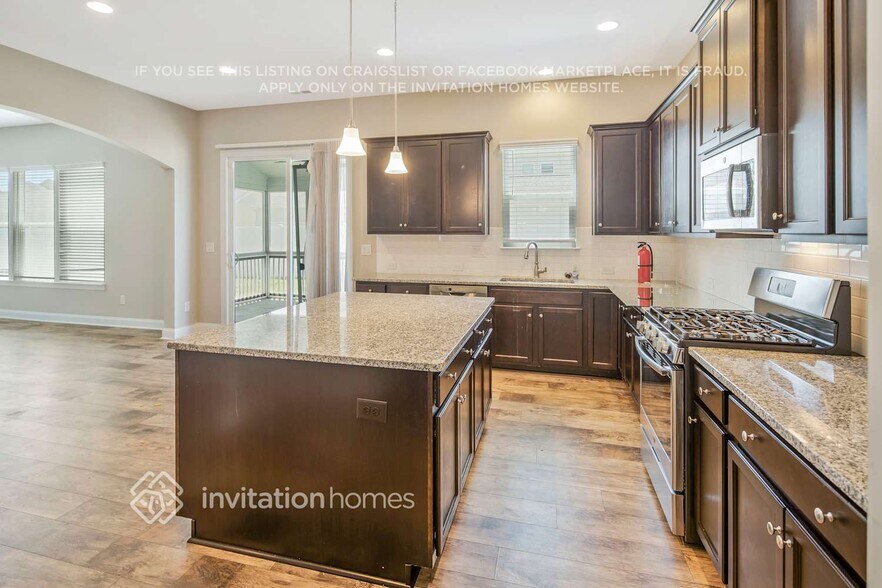Building Photo - 1400 Thessallian Ln