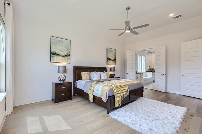 Building Photo - 704 Palamos Dr