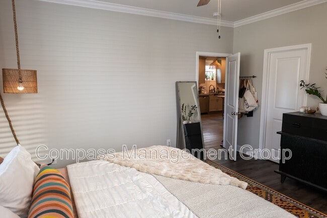 Building Photo - 933 E Churchwell Ave