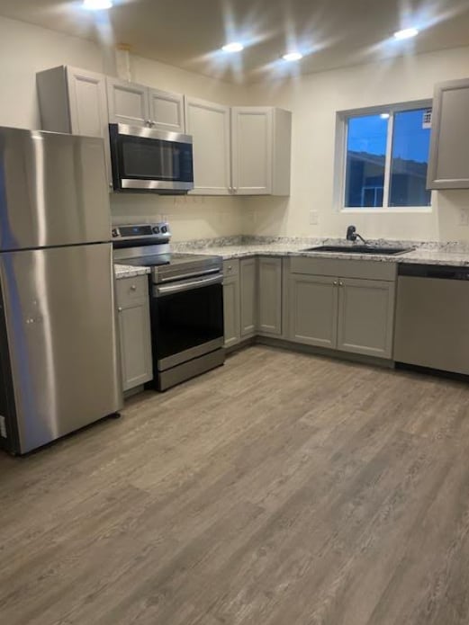 Building Photo - 512-512 E 3rd St