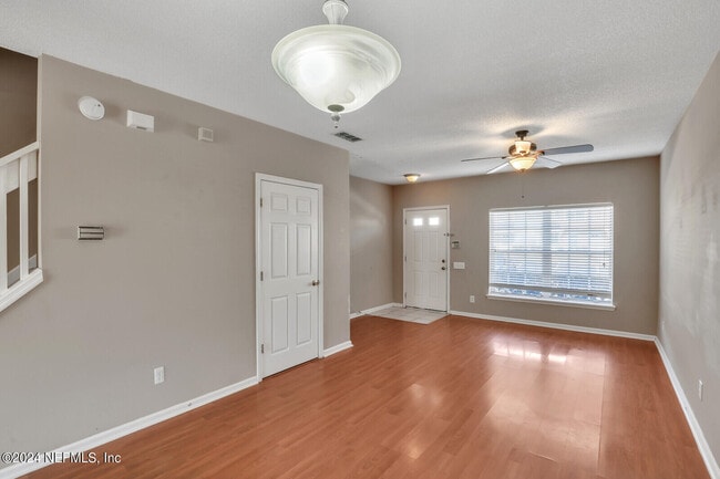 Building Photo - 12311 Kensington Lakes Dr