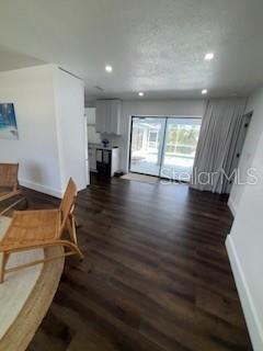 Building Photo - 1802 Los Alamos Dr