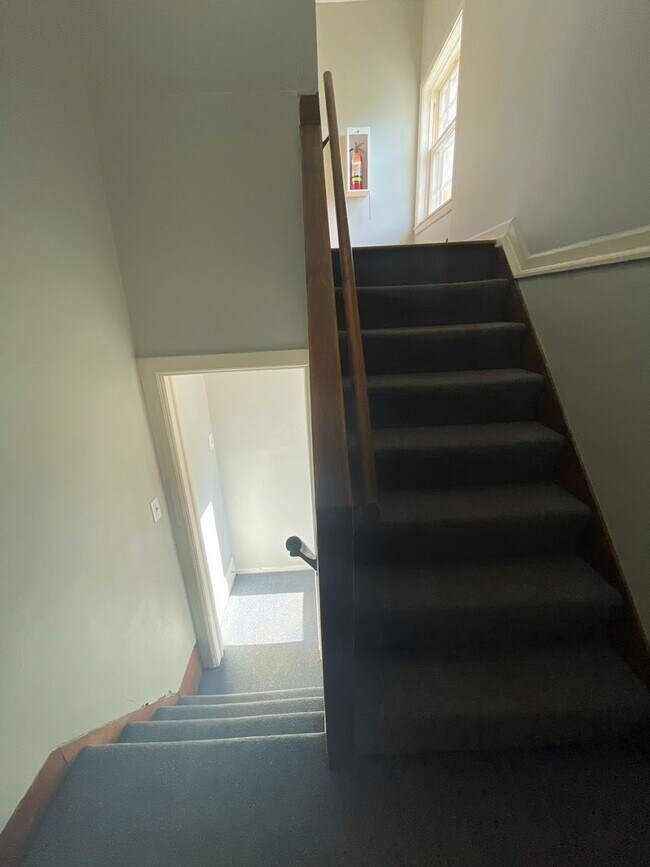 Building Photo - 725 Church St