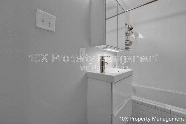 Building Photo - 454 E Tompkins St