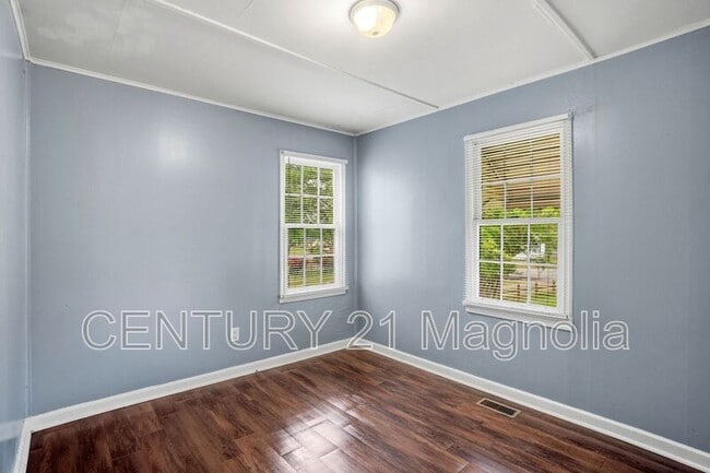 Building Photo - 934 Bluebird Rd