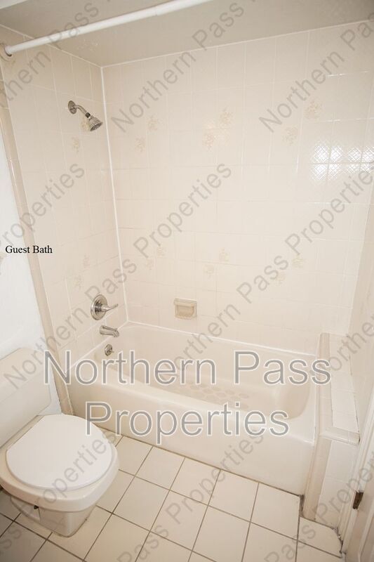 Building Photo - 1808 Gurss Pl