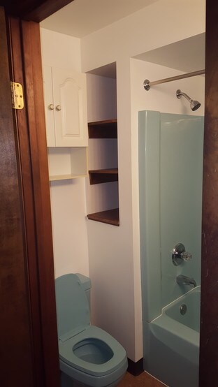 Bath 2 in master - 3111 Northview St