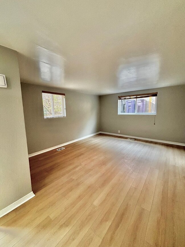 Building Photo - Prime Location! 1BR Bungalow Near DU, Light Rail & Porter Hospital — Available Now!!