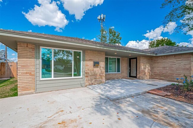 Building Photo - 2214 Nina Lee Ln