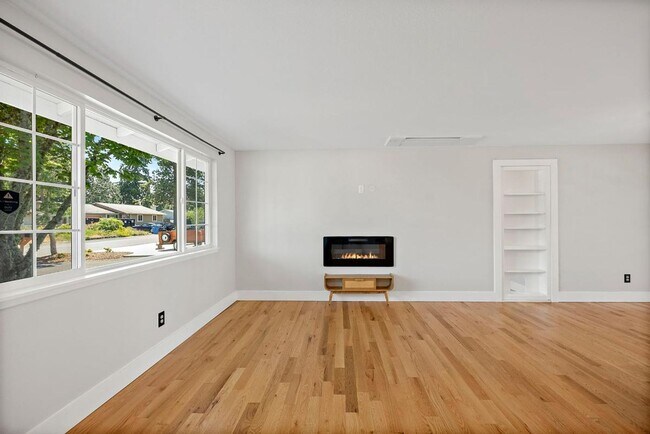 Building Photo - Beautiful Steilacoom Home with Private ADU, Covered Patio, Bonus Gym & A/C!