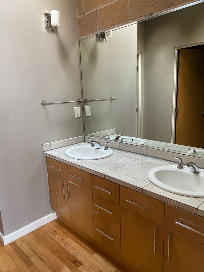 Building Photo - Contemporary 2 Bedroom, 2.5 Bath townhouse...