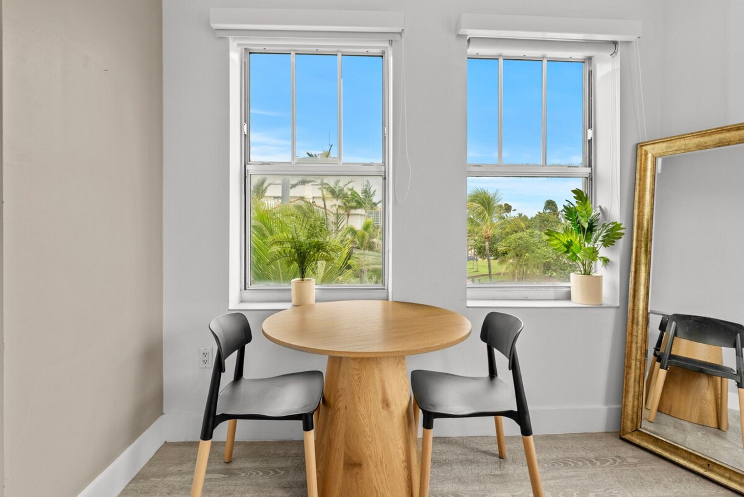 Building Photo - 1036 Ocean Dr