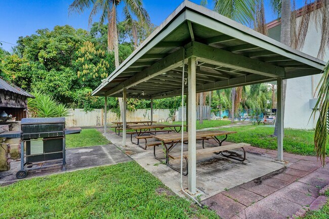 Building Photo - 2514 Taylor St