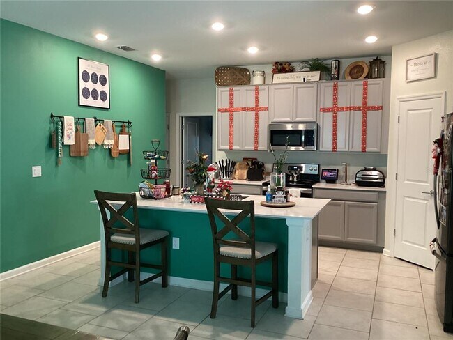 Building Photo - 260 Pershing St