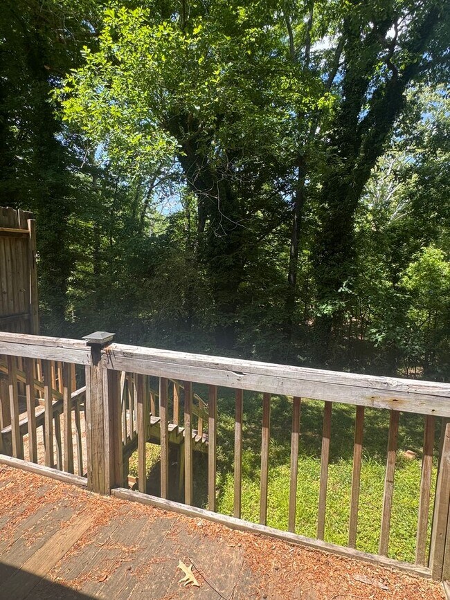 Building Photo - 1120 Sweetwater Cir