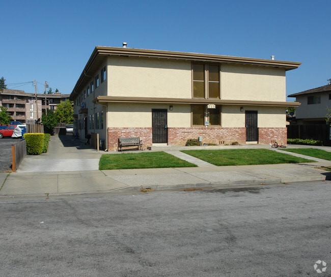 Primary Photo - 713 Golden Oak Dr