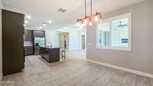 Building Photo - 18407 W Sandlewood Dr