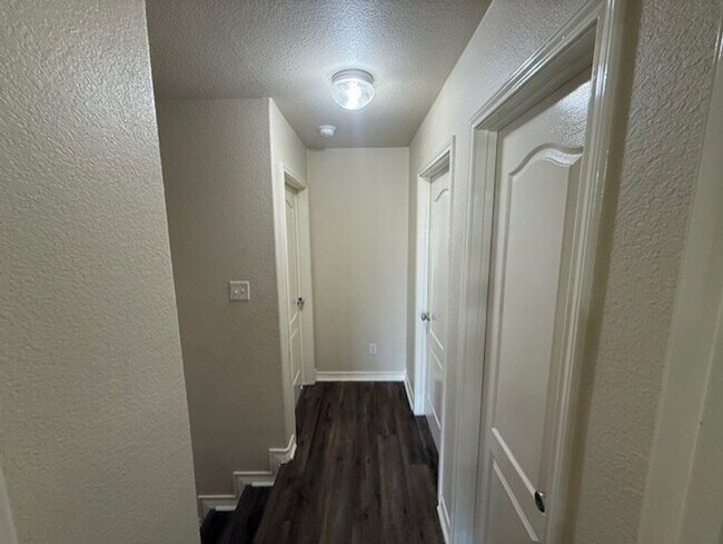 Building Photo - Ranchway Condominiums