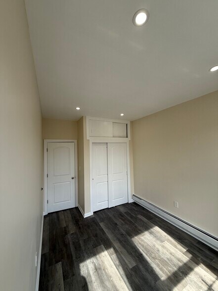 Building Photo - 739 Saratoga Ave
