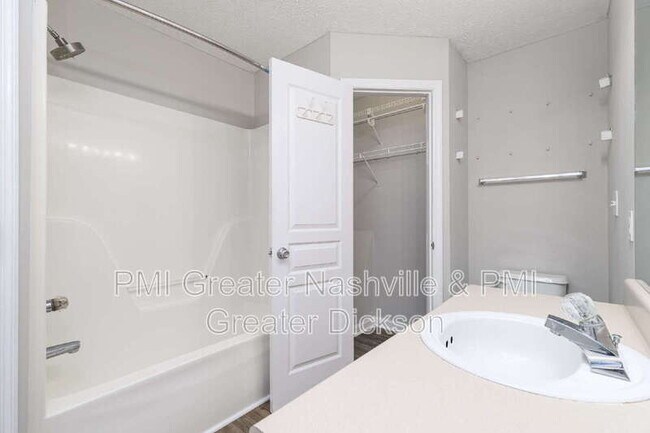 Building Photo - 2414 Lismore Dr