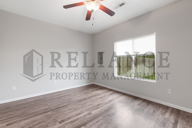 Building Photo - 1615 E Horstmann Ct