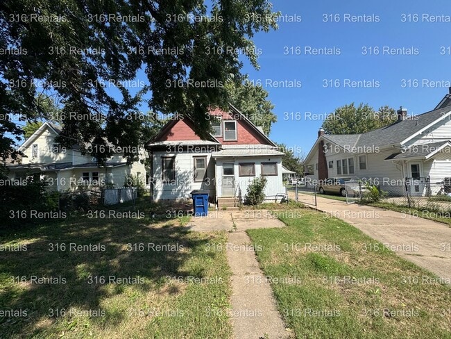 Building Photo - $1200 - 4 bed 2 bath - Single Family Home