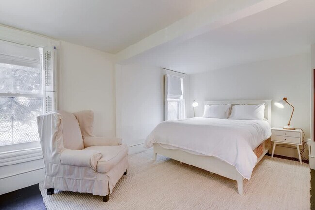 Building Photo - 2424 Gough St