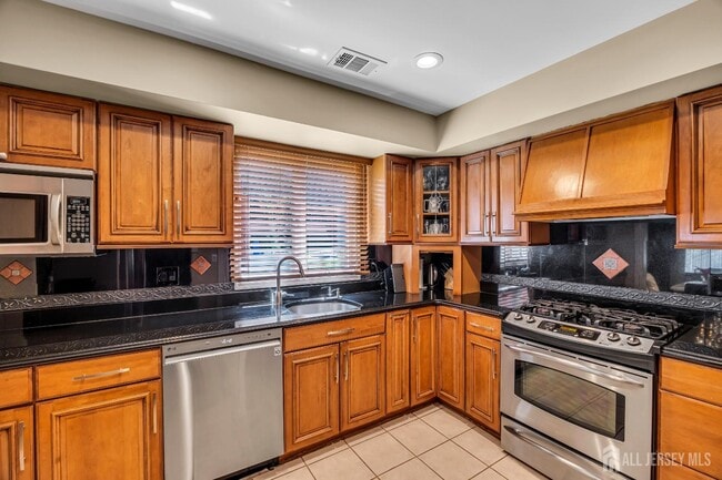 Building Photo - 152 Redpine Loop