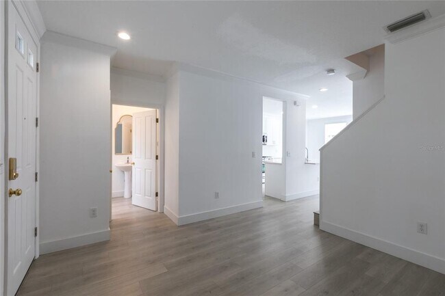 Building Photo - 10005 Bentley Way