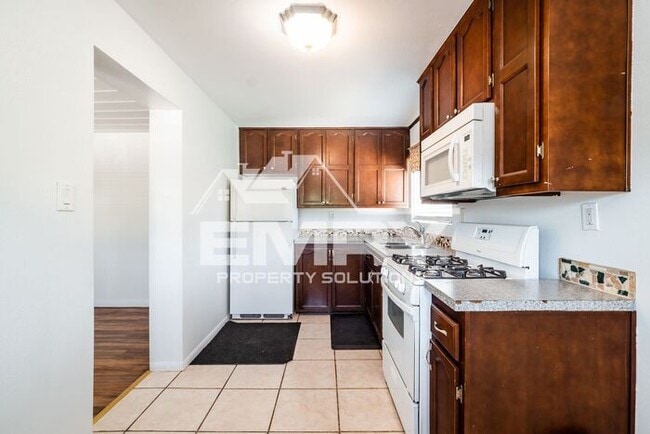 Building Photo - 2.5 bed 2 bath home for rent in Pico Rivera CA ready to move