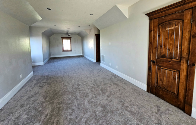 Building Photo - 738 Deer Hollow Rd