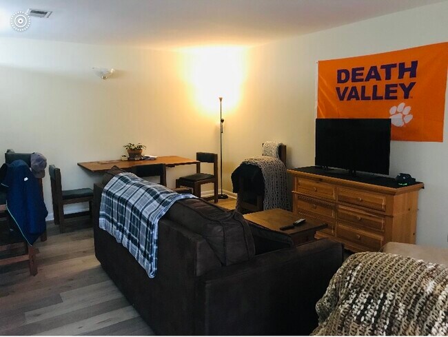 Building Photo - 102 Calhoun St