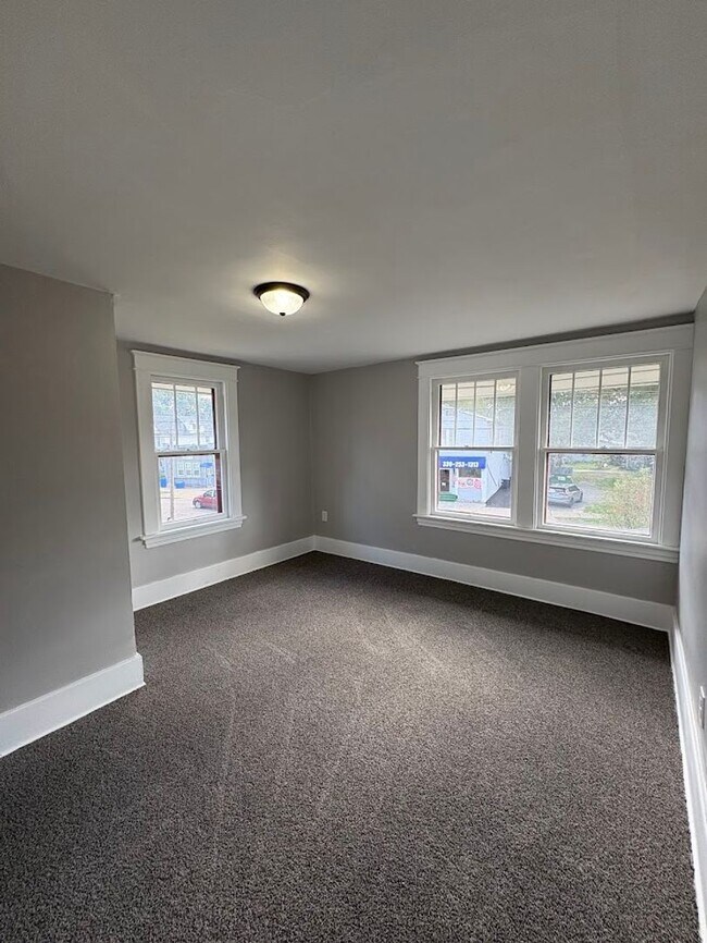 Building Photo - Four bedroom one bathroom home for rent