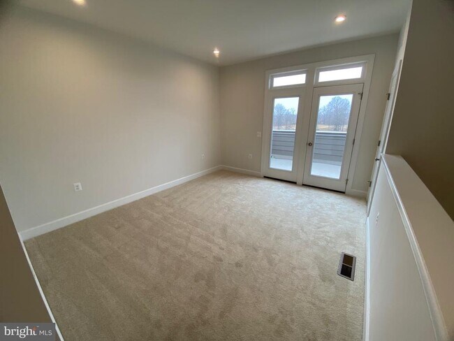 Building Photo - 600 Watermans Dr