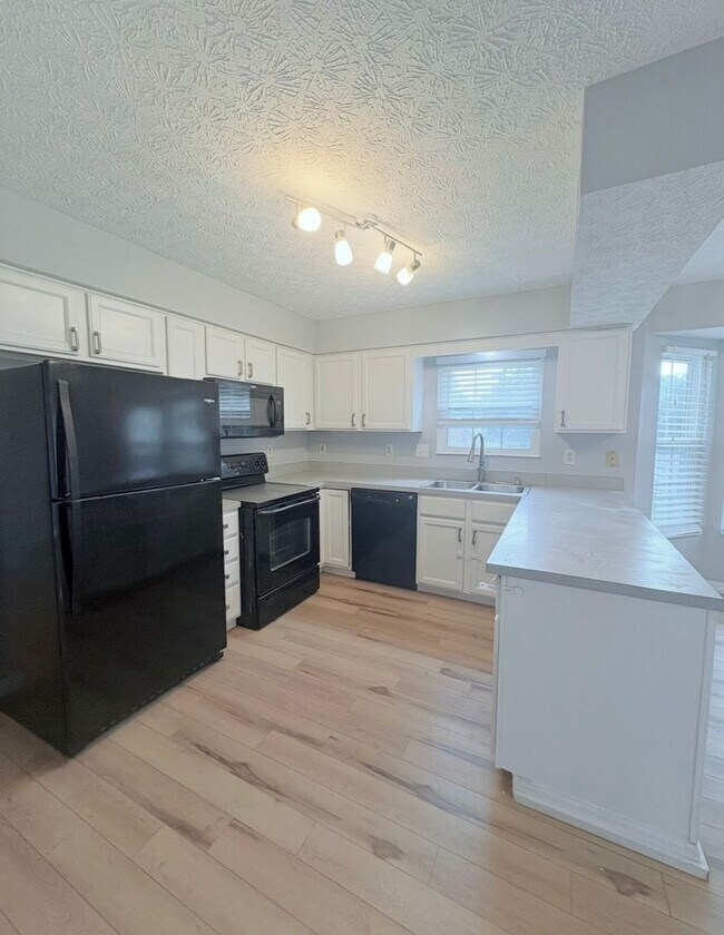 Building Photo - 4BR/2.5BA  | Newly Flooring | Garage | Gated back yard