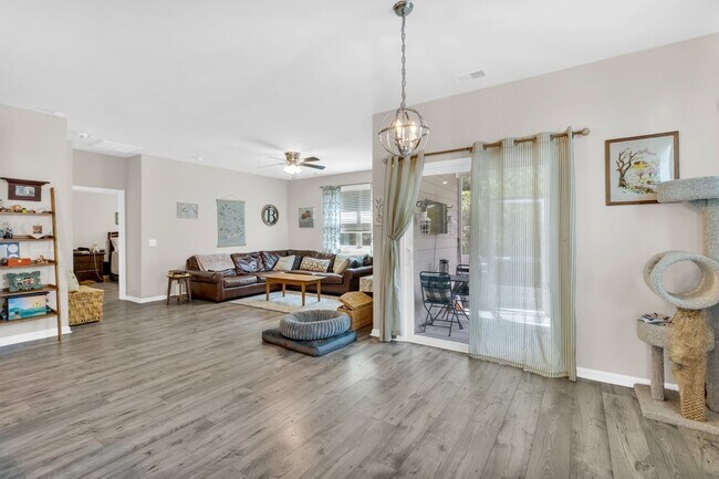 Building Photo - 376 Brennan Dr