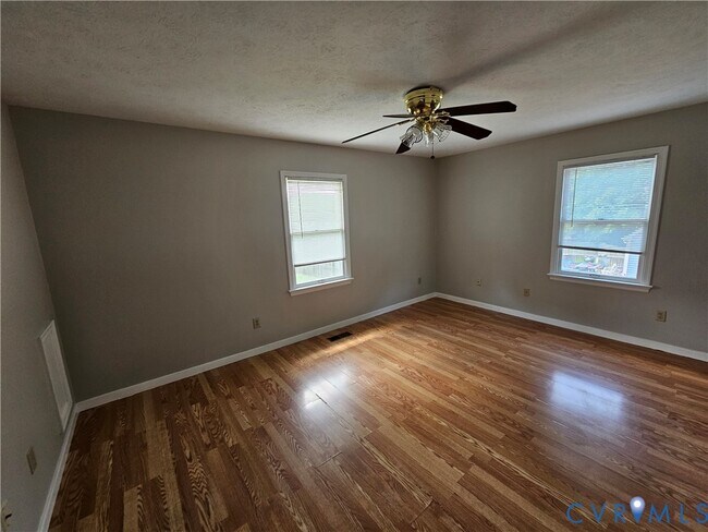 Building Photo - 7023 Hanna Dr