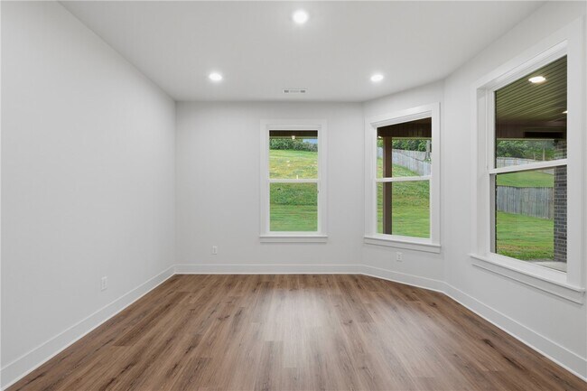 Building Photo - 1229 Bunker Dr