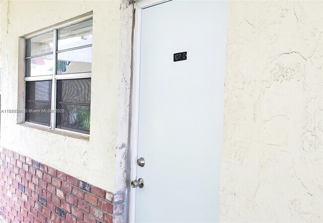 Building Photo - 4163 SW 67th Ave