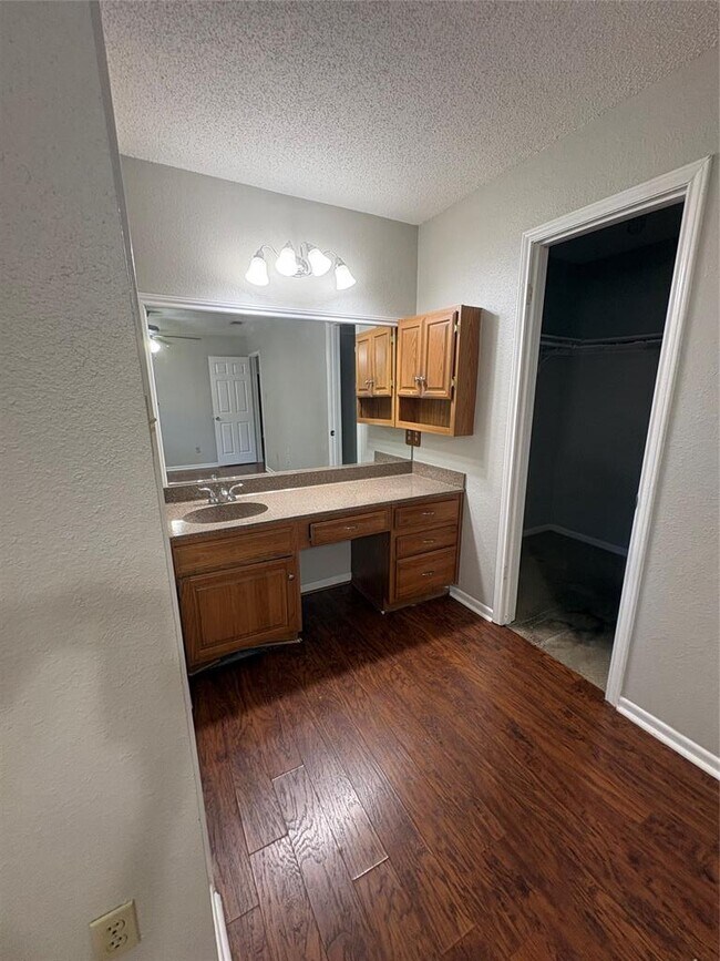 Building Photo - 2304 Silver Spur Dr