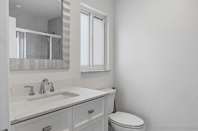 Building Photo - 2910 NE 40th Ct
