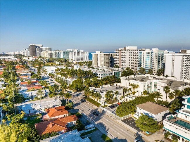 Building Photo - 9167 Harding Ave