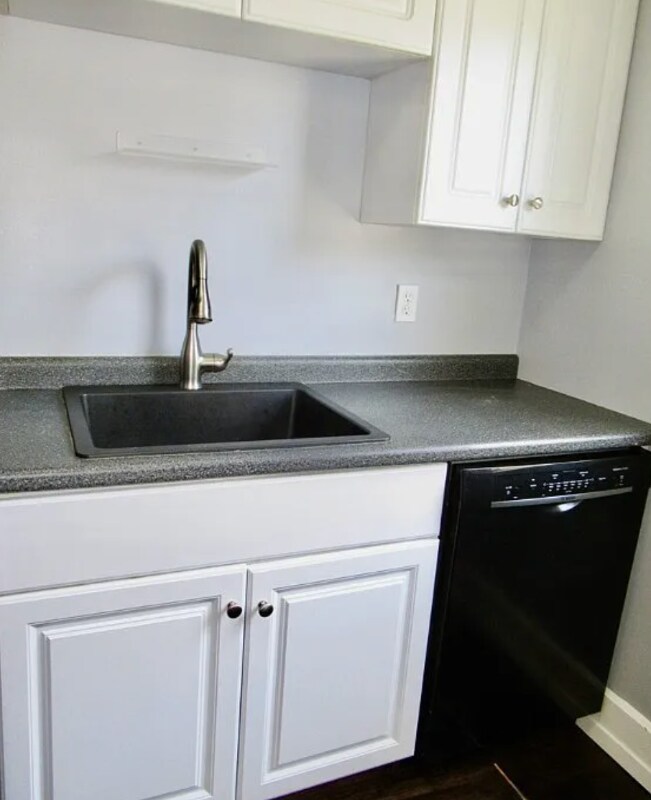 Building Photo - 818 Amherst St