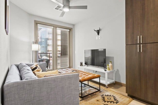 Building Photo - 390 N 2nd Ave