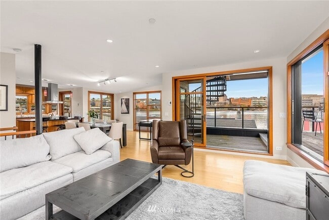 Building Photo - 3bd/2.5ba Seattle Houseboat