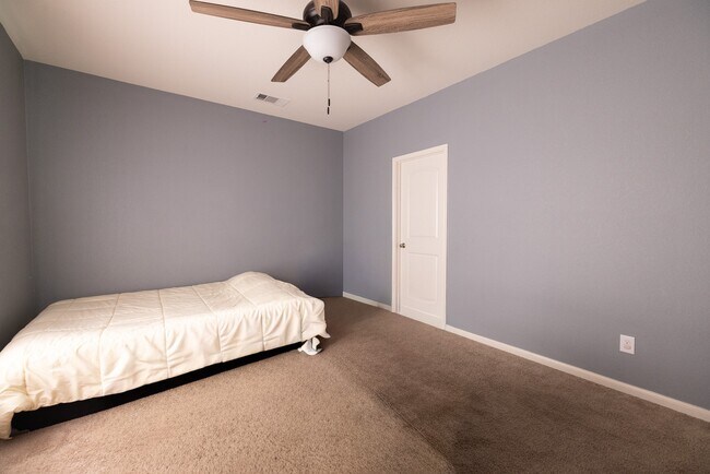 Building Photo - 10814 Spring Brook Pass Dr