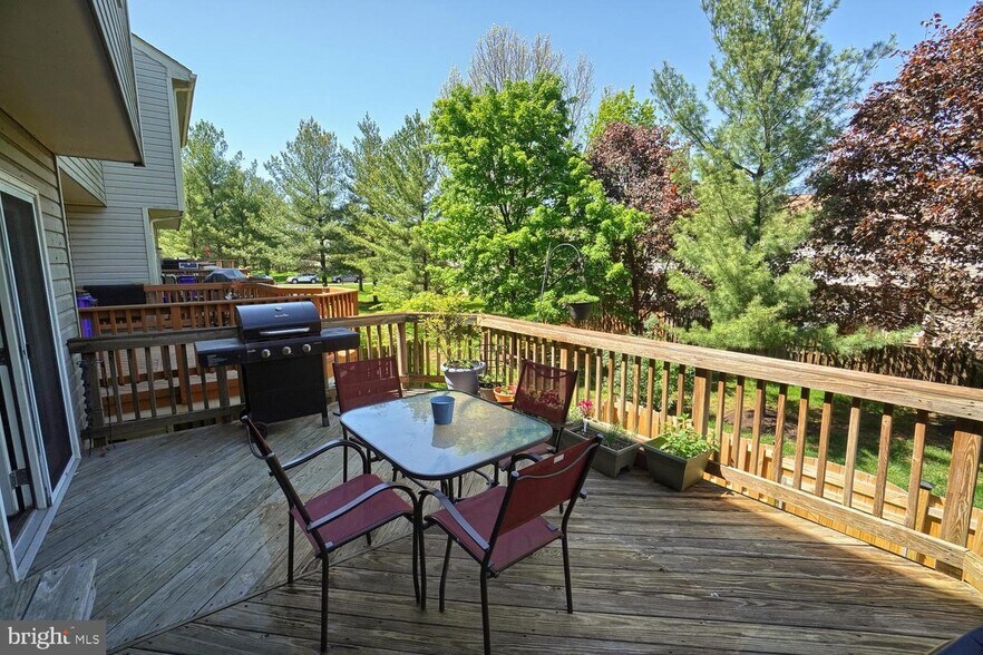 Building Photo - 6212 Adelay Ct W