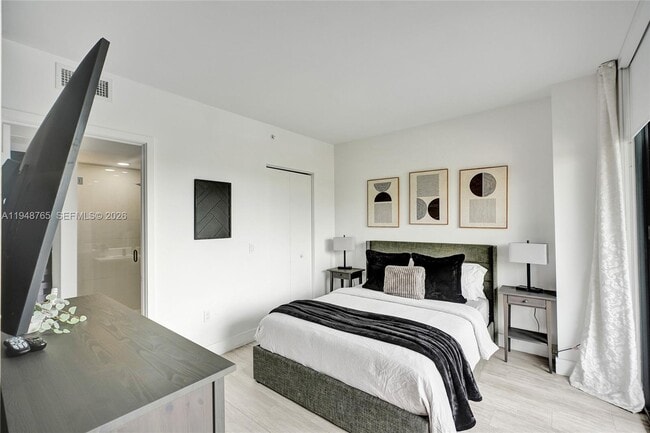 Building Photo - 121 NE 34th St