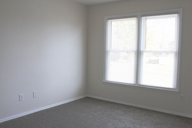 Building Photo - 1840 Woodland Ave