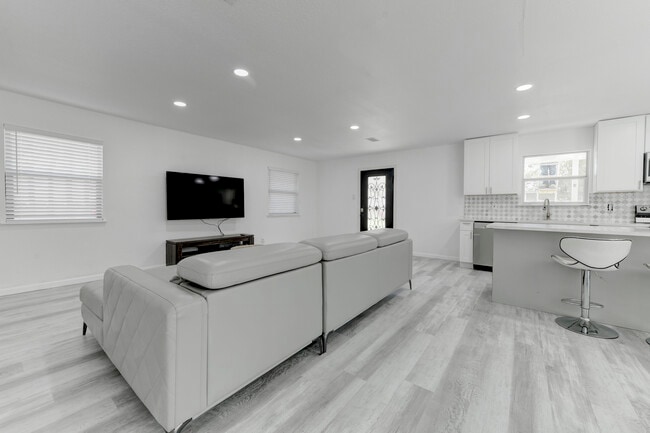 Building Photo - 5620 Signal Point